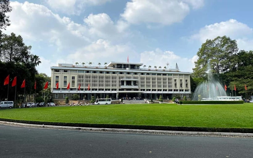 From HCM: Private Saigon City Tour Half-Day & Dinner Cruise - Why this private Saigon combination works