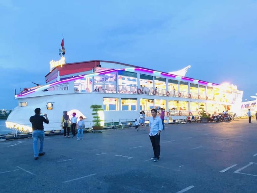 From HCM: Private Saigon City Tour Half-Day & Dinner Cruise - Reunification Palace and Vietnam’s modern past