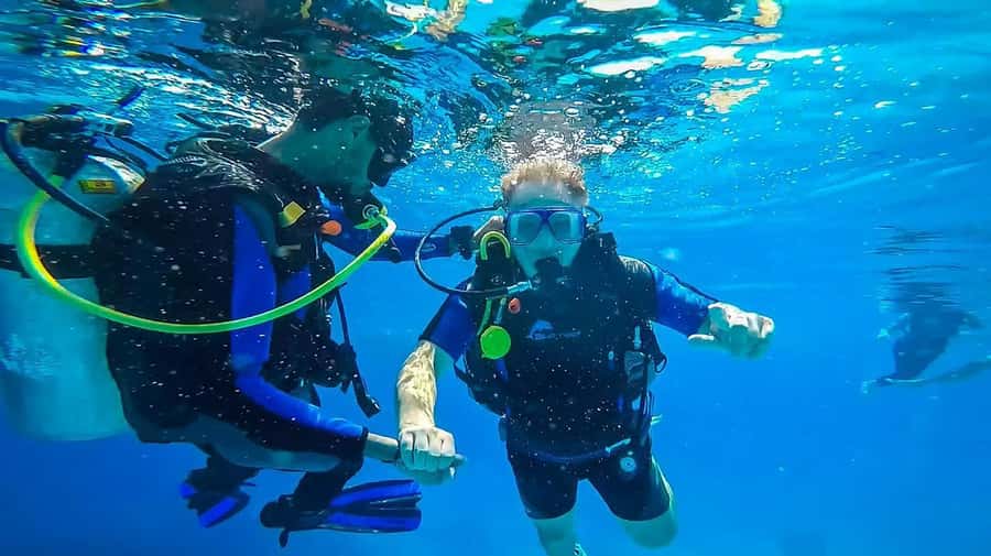 From Hurghada: Orange bay Snorkeling Cruise with Lunch - What the crew adds to the day