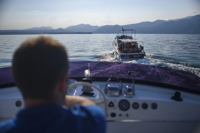 From Lazise: Southern Lake Garda cruise with lunch - Passing Jamaica Beach and the Catullus Caves