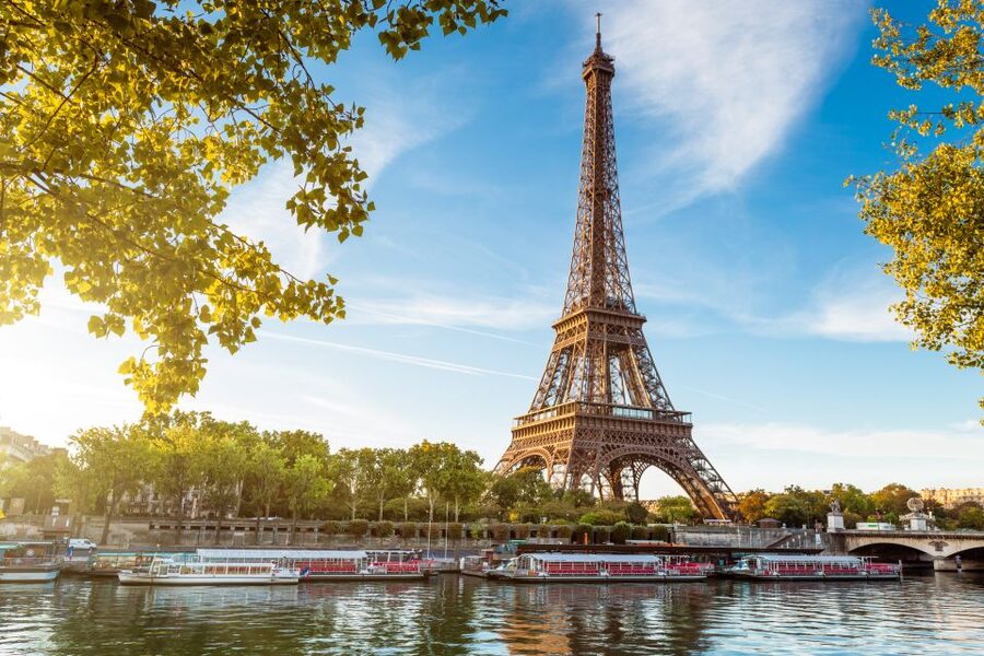 From London: Paris Day Trip with Eiffel Tower & Lunch Cruise - Notre Dame and its long story