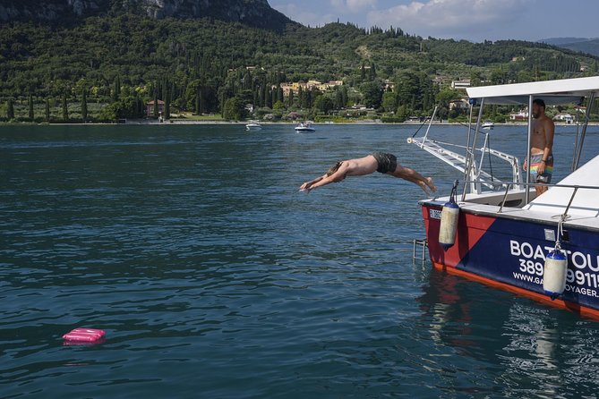 From Peschiera: Southern Lake Garda cruise with lunch - Passing Jamaica Beach and the Catullus Caves