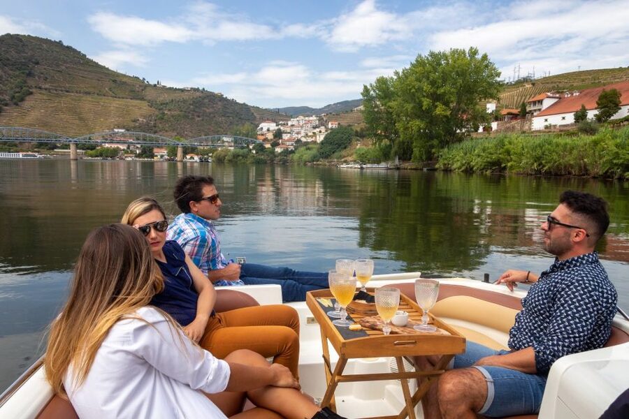 From Porto: Small-Group Douro Valley Wine Tour Lunch & Boat - A second photo stop and the river approach