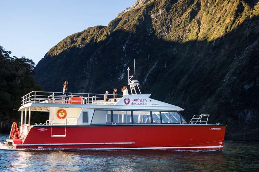 From Queenstown: Milford Sound Flight and Cruise with Lunch - A 105-minute small-boat cruise on Milford Sound