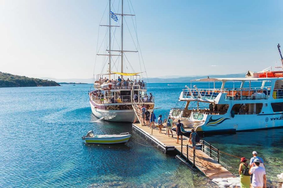From Thessaloniki: Halkidiki Blue Lagoon Cruise with Lunch - Life aboard the boat