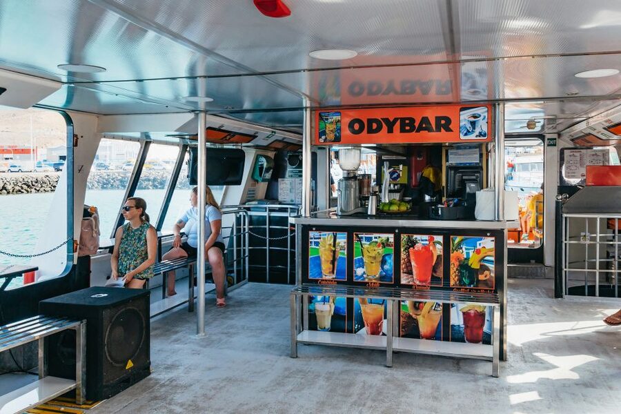 Fuerteventura: Glass Bottom Boat Cruise with Lunch & Drinks - What makes the crew such a big part of the day
