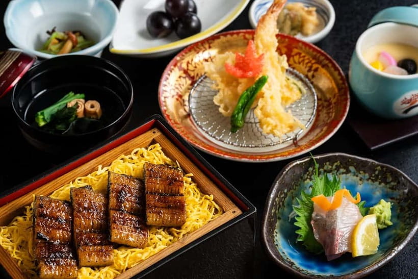Fukuoka: Yanagawa River Cruise & Lunch Private Guided Tour - Winter canals with a kotatsu heater