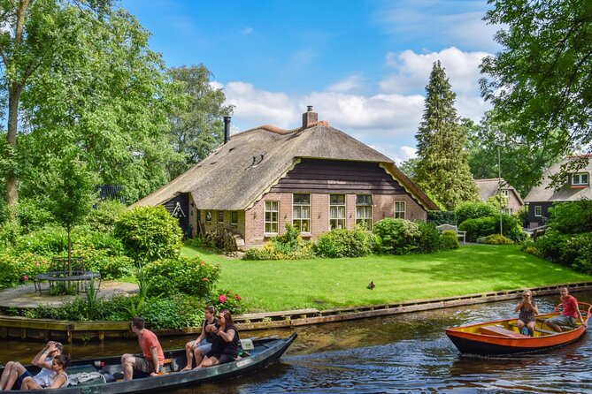 Giethoorn Private Tour with Cruise and Lunch from Amsterdam - The morning ride from Amsterdam
