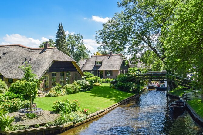 Giethoorn Private Tour with Cruise and Lunch from Amsterdam - Apple pie and the first look at De Rietstulp