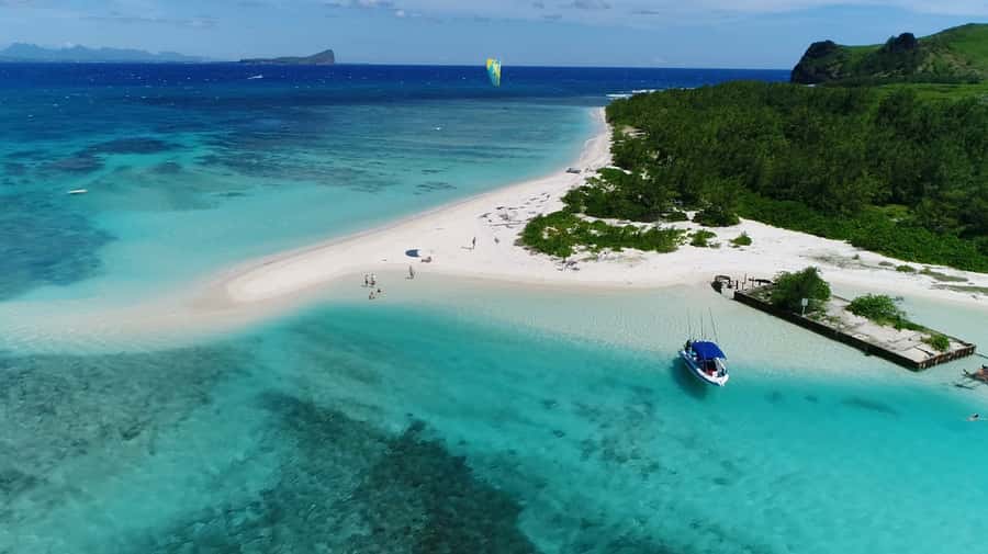 Grand Baie: Catamaran 3 Islands Cruise & Lunch on the Island - Ile Plate puts lunch in the right setting