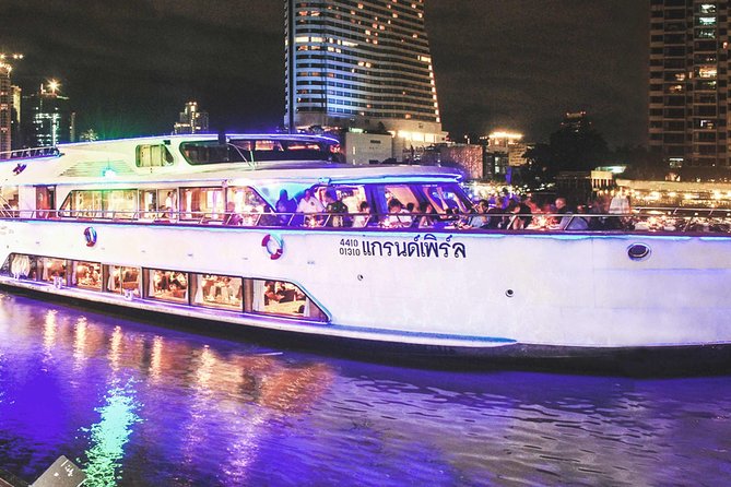 Grand Pearl Dinner Cruise: Dining & Live Performances - A buffet dinner with Thai and international choices