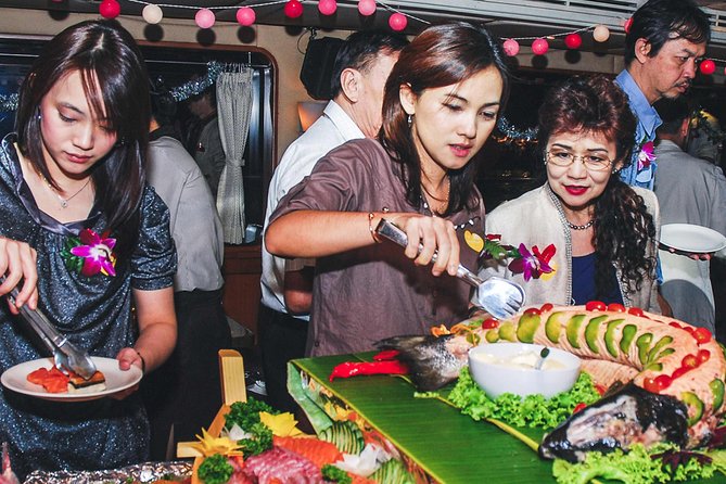 Grand Pearl Dinner Cruise: Dining & Live Performances - Thai classical dance and live music after dinner
