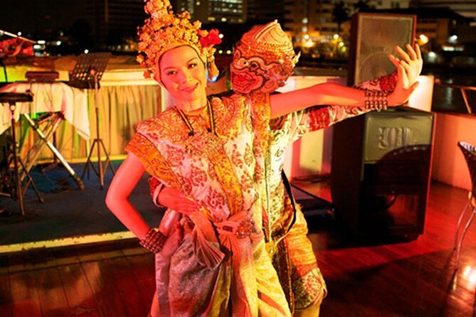 Grand Pearl Dinner Cruise Experience at Bangkok with Pickup - River City Bangkok and the boarding process