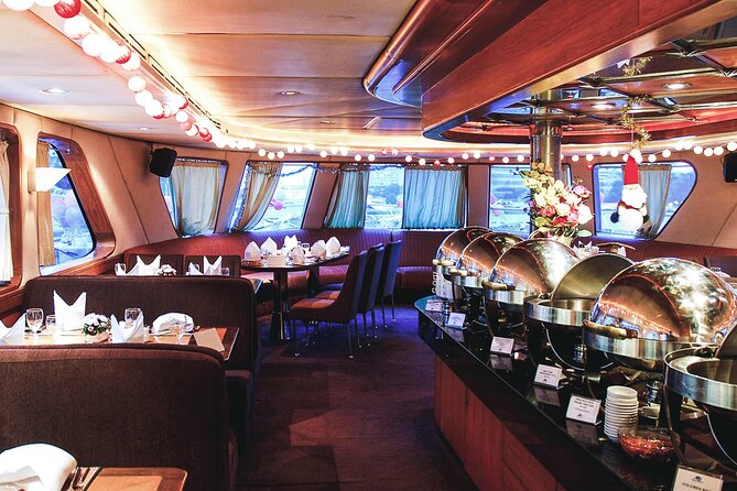 Grand Pearl: Luxury Dinner Cruise with Live Entertainment - A two-hour evening on the Chao Phraya