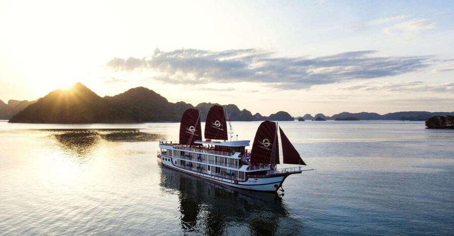 Ha Long & Lan Ha Bays: 2-Day Cruise with Meals & Kayaking - Lunch with limestone views