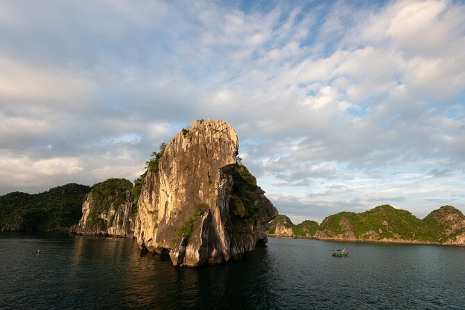 Halong Bay 6 Hours Cruise with Buffet, Sung Sot, Luon Cave, Titop - What lunch and the boat experience are really worth