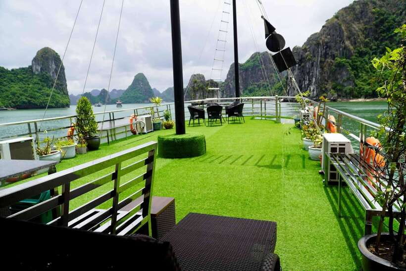 Halong Bay Cruise with Lunch - Limestone islands, arches, and Fighting Cock