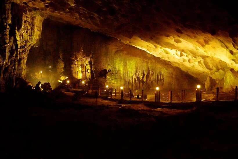 Halong Bay Cruise with Lunch - Thien Cung Cave and its tall chambers