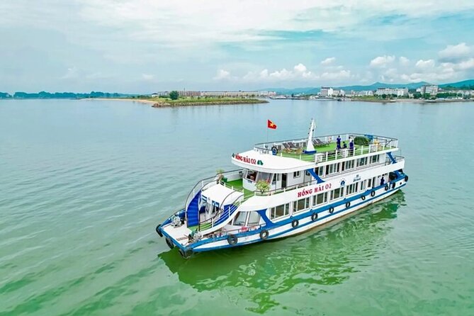 Halong Bay Deluxe Cruise with Lunch, Kayaking & Cave Tour - Surprising Cave: the day’s main cave visit