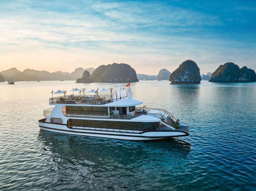 Halong Bay: Luxury Day Cruise with Buffet, Kayak, Swim - Sung Sot Cave and its crowded chambers