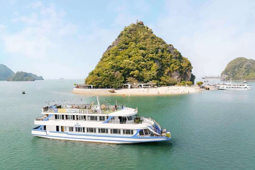 Hanoi: 5-Star Halong Bay Cruise with Lunch, Jacuzzi & Party - Should you book it?