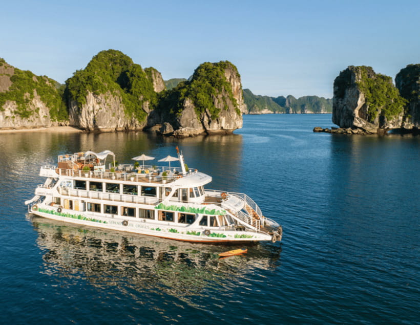 Hanoi: Cat Ba, Lan Ha & Ha Long Bay Luxury Cruise with Lunch - Lunch with seafood and Vietnamese dishes