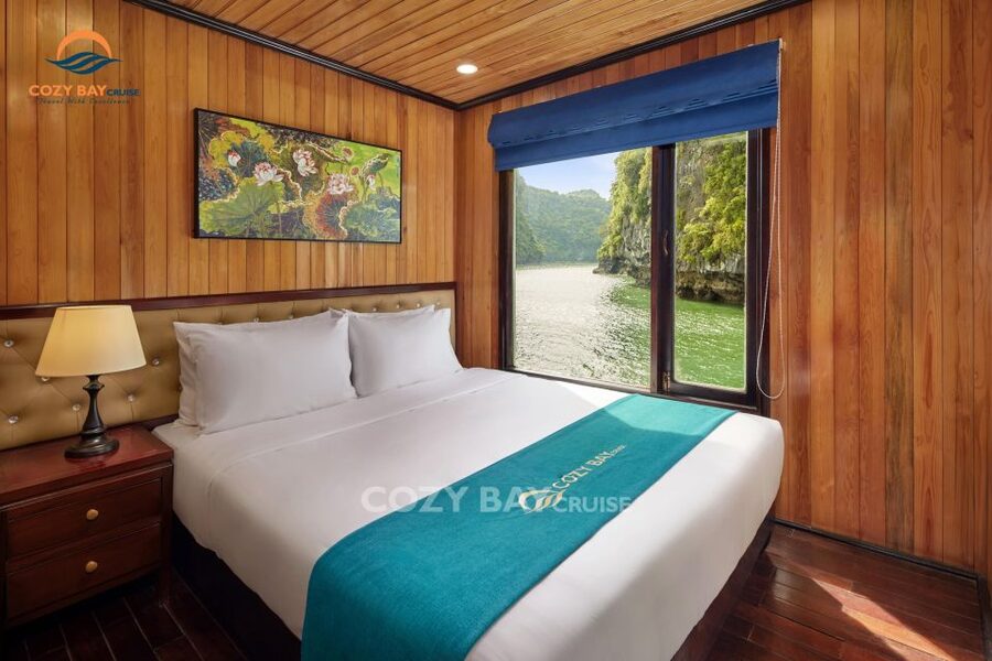 Hanoi: Cozy Halong Bay Overnight Cruise with Meals - Lunch with the first views of Halong Bay
