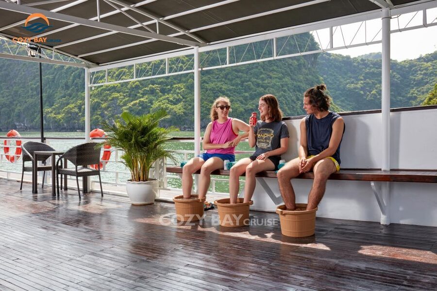 Hanoi: Cozy Halong Bay Overnight Cruise with Meals - Ti Top Island and the 225-step viewpoint