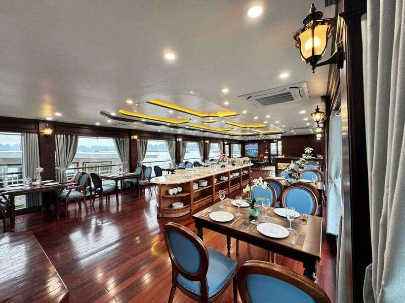 Hanoi: Ha Long Bay Day Trip - Luxury Cruise & Buffet Lunch - Tuan Chau Port and the first views of the bay