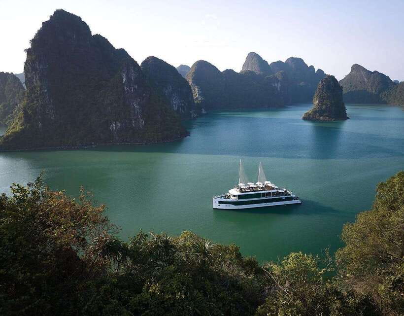 Hanoi: Luxury Lan Ha Bay Jade Sails Cruise with Buffet Lunch - Who should book this day on JadeSails?