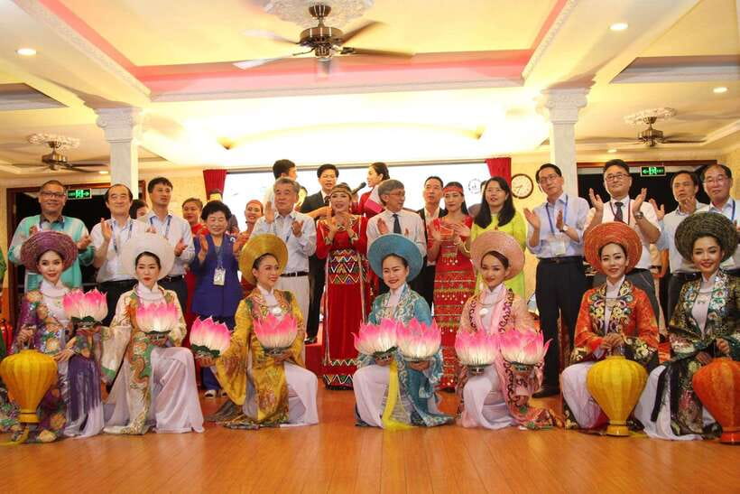 HCM: Saigon River Dinner Cruise - What the $55 price really buys you