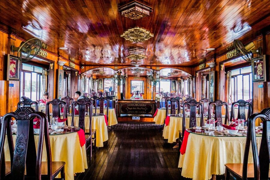 HCM: Saigon River Dinner Cruise - The 7:45 PM cruise and city lights