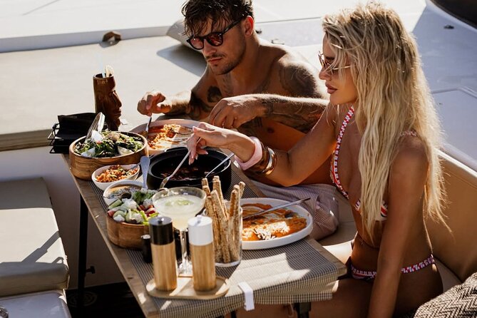 Heraklion: Dia Catamaran Cruise with Lunch by Top-50 Greek Chef - Group size, comfort, and practical details