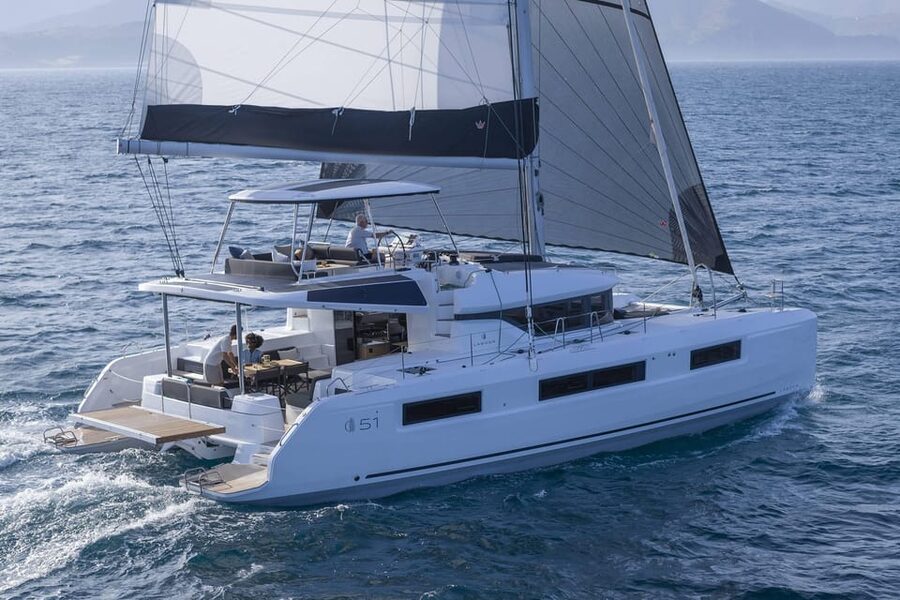 Heraklion: Dia Island Luxury Catamaran Cruise with Meal - Dia Island’s sheltered bay and clear water