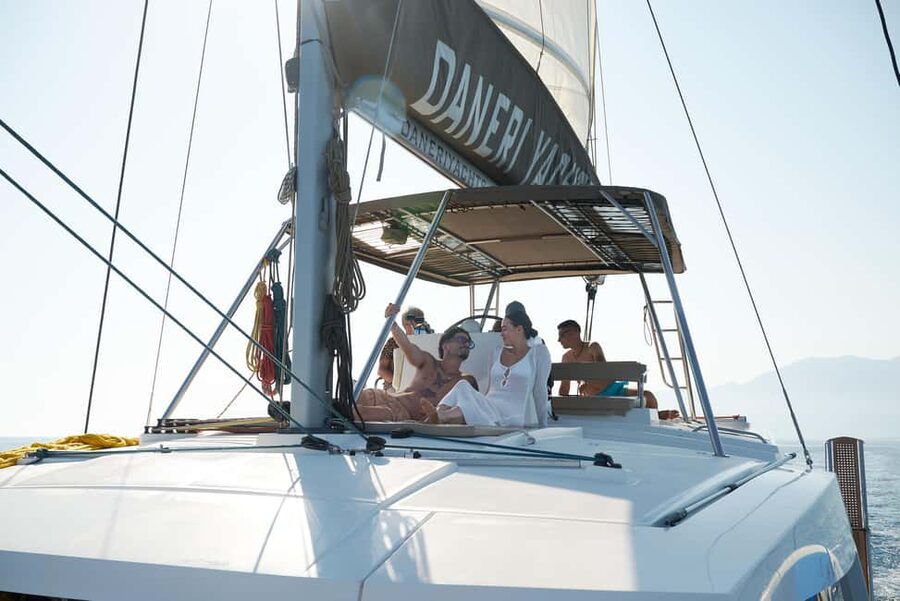Hersonissos: Dia Catamaran Cruise with Lunch & Drinks - Arriving at protected Dia Island