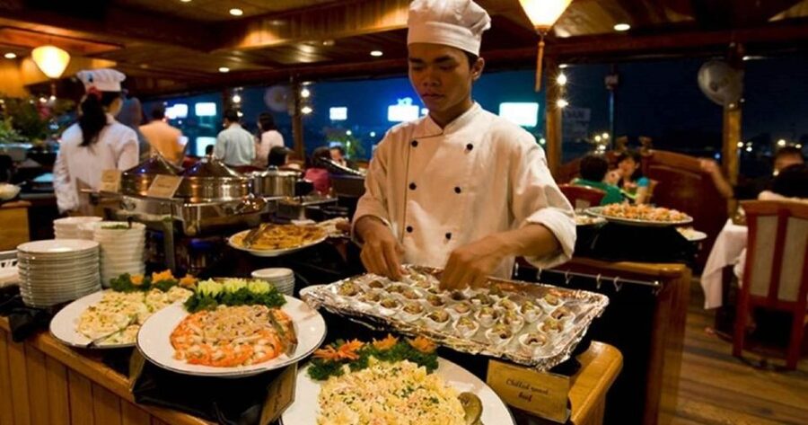 Ho Chi Minh City: Saigon River Dinner Cruise with Live Music - Practical advice for a smoother evening