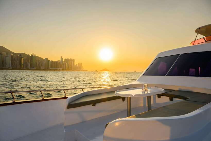 Hong Kong: Victoria Harbour Evening Cruise with Drinks - A short yacht ride with a big Hong Kong view