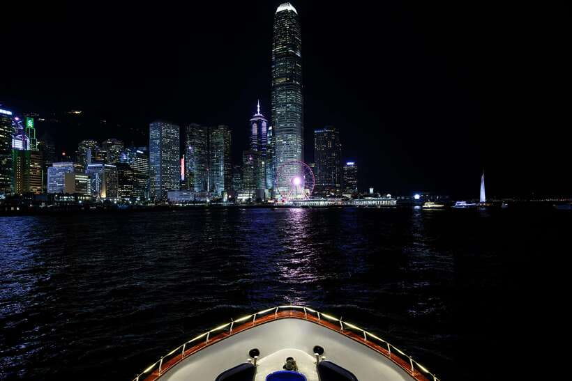 Hong Kong: Victoria Harbour Evening Cruise with Drinks - Taking photos from the water