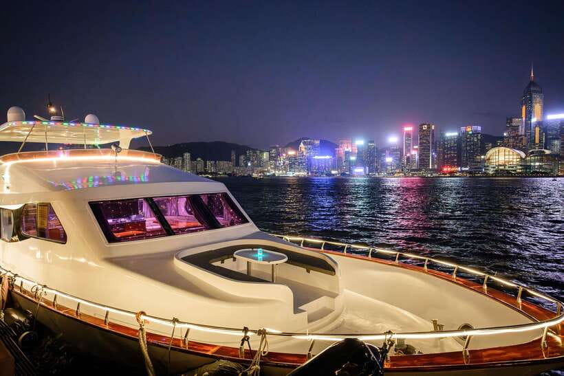 Hong Kong: Victoria Harbour Evening Cruise with Drinks - Who will get the most from this cruise