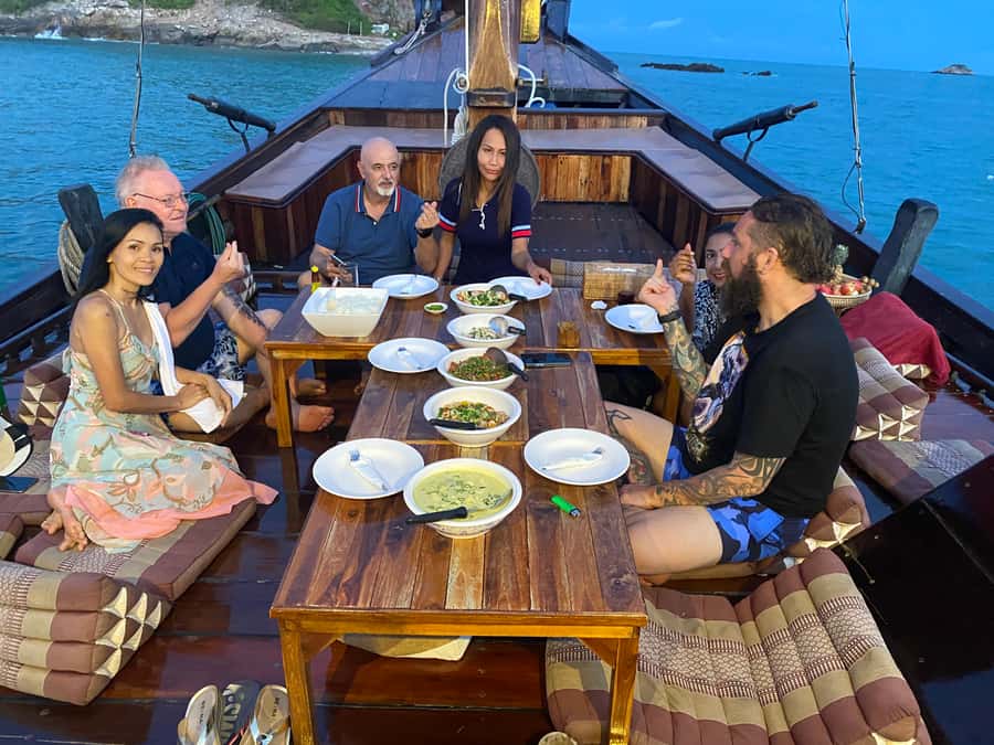 Hua Hin: Siamtara Sunset Sailing Dinner Cruise with Pickup - Setting Sail from Racer Marina