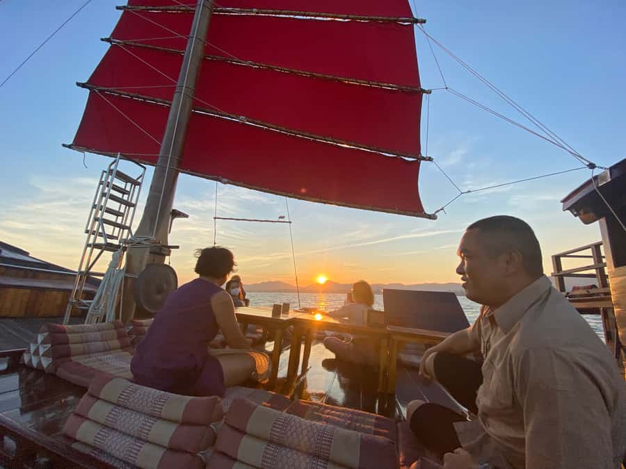 Hua Hin: Siamtara Sunset Sailing Dinner Cruise with Pickup - A Five-Dish Thai Dinner on the Water