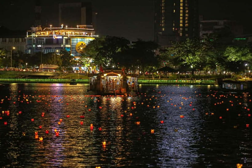 Hue: Perfume River Dinner Cruise with Traditional Show - Who should book this Hue dinner cruise?