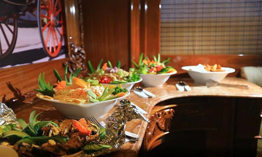 Hurghada: Luxury Orange Bay Cruise with Lunch and Pickup - What lunch is really like on board