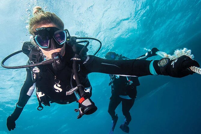 Intro and Professional Scuba Diving Cruise with Lunch in Hurghada - Lunch breaks up the day on the boat