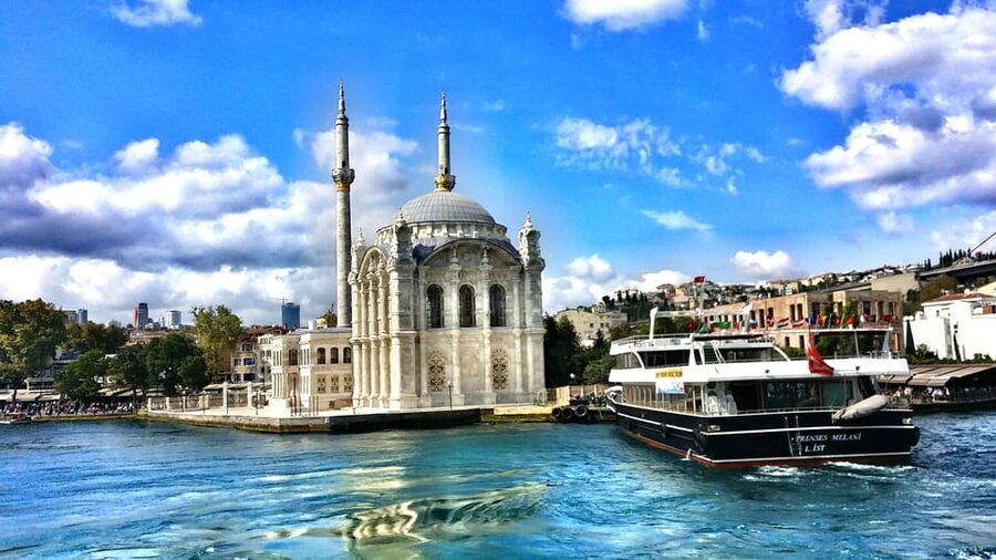 Istanbul: Bosphorus and Black Sea Cruise with Lunch - Lunch aboard the yacht