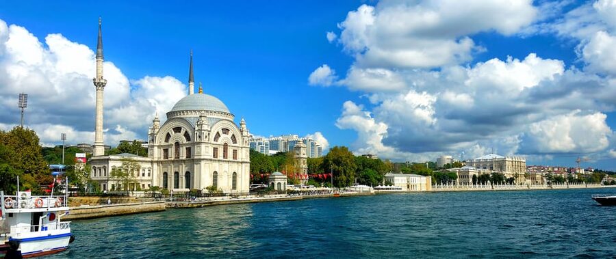 Istanbul: Bosphorus and Black Sea Cruise with Lunch - Dolmabahce Palace and the first Ottoman views