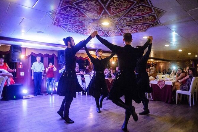 Istanbul Bosphorus Cruise Dinner, Drinks & Show with Pickup - The Turkish night show and the problem of visibility