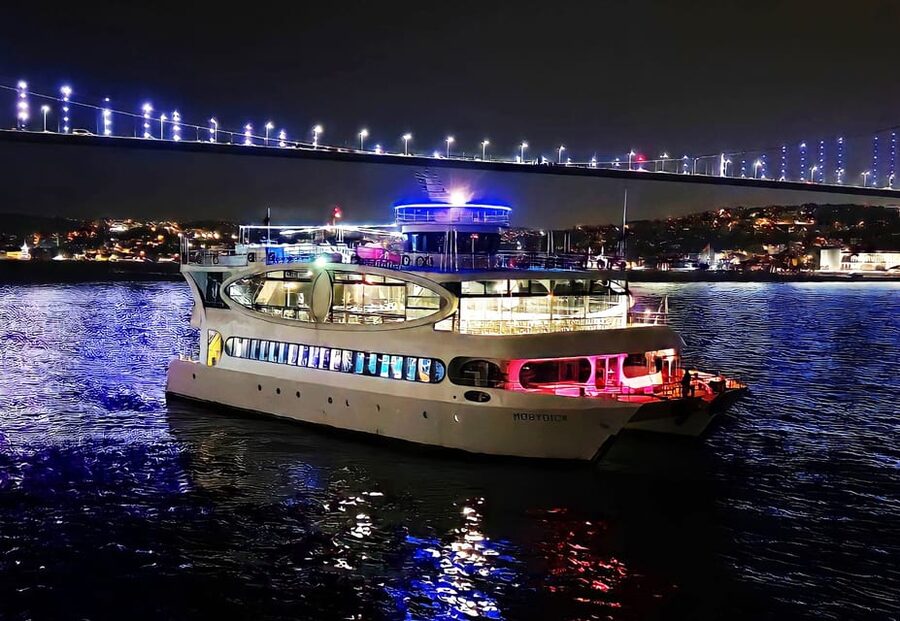 Istanbul: Bosphorus Cruise with Dinner Show - Getting to the orange boat at Kabatas