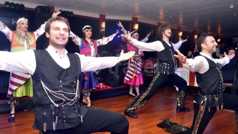 Istanbul: Bosphorus Dinner Cruise - Who will enjoy this dinner cruise most