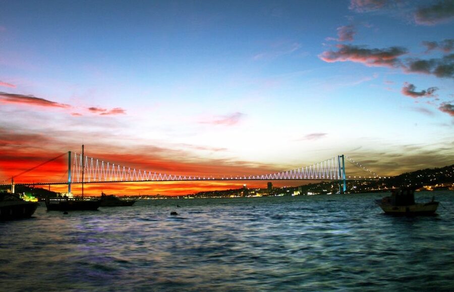 Istanbul Bosphorus Dinner Cruise &Entertainment hotel pickup - Timing, weather, and practical planning